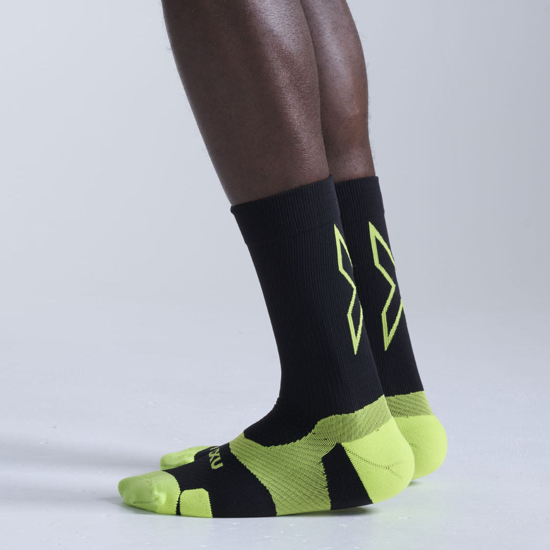 2XU Vectr Light Cushion Crew Socks