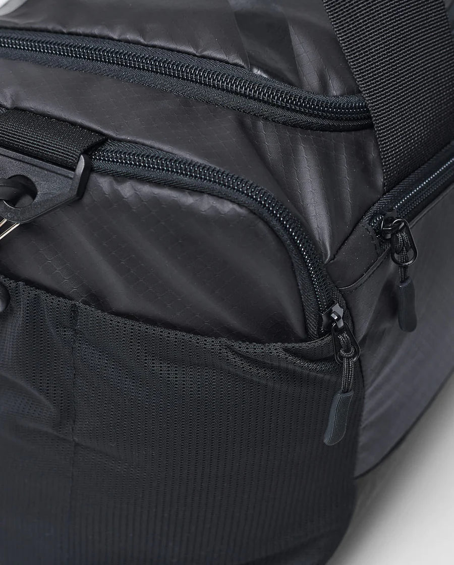 2xu top duffle bag